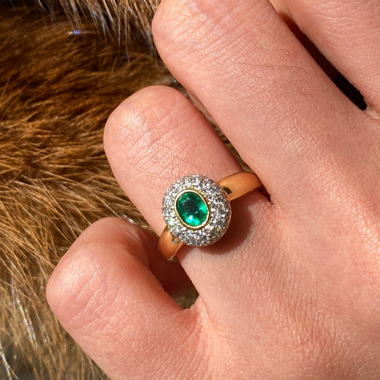 18ct Vintage Halo Diamond Emerald Ring 4.7g