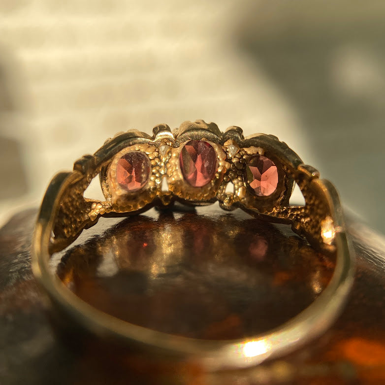 The Complete Guide to Buying Antique Jewellery Online