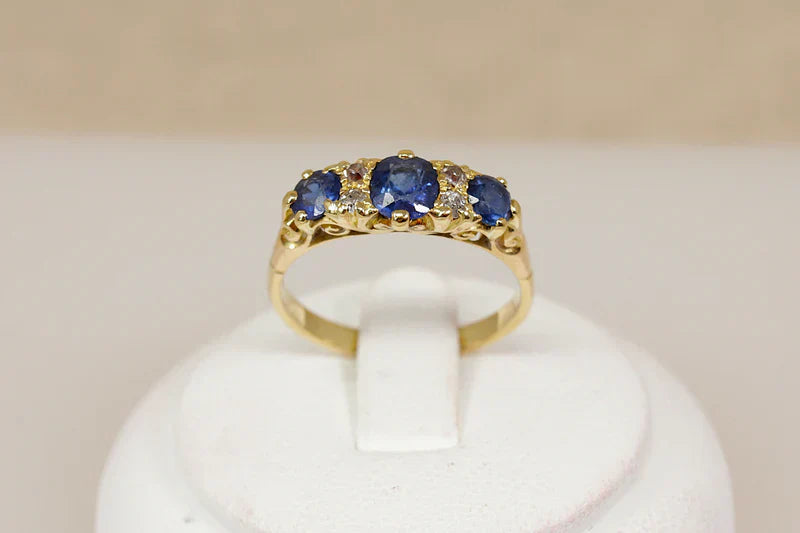 Retro & Vintage Jewellery: A Collector's Guide (1940–1980)