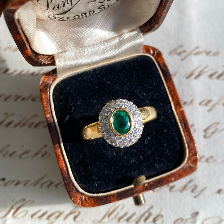 18ct Vintage Halo Diamond Emerald Ring 4.7g